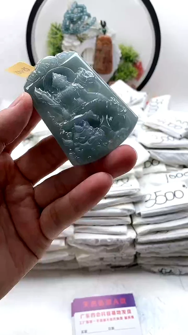 翡翠未镶嵌颈饰文殊