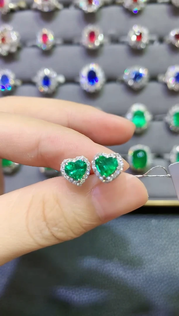 耳钉18K金镶嵌祖母绿1