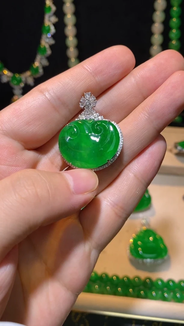 吊坠(赠链)18K金镶嵌翡翠翡翠如意吊坠