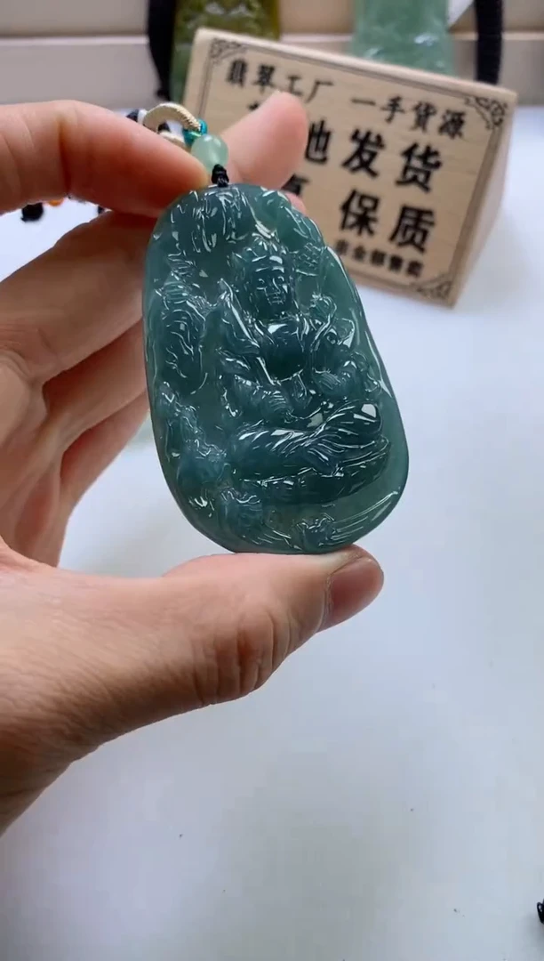 颈饰未镶嵌翡翠
