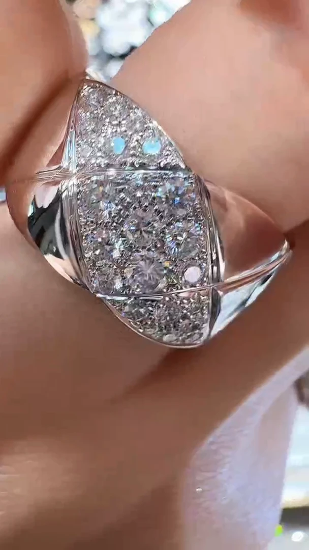 18K金镶嵌戒指钻石15#K白菱格戒指