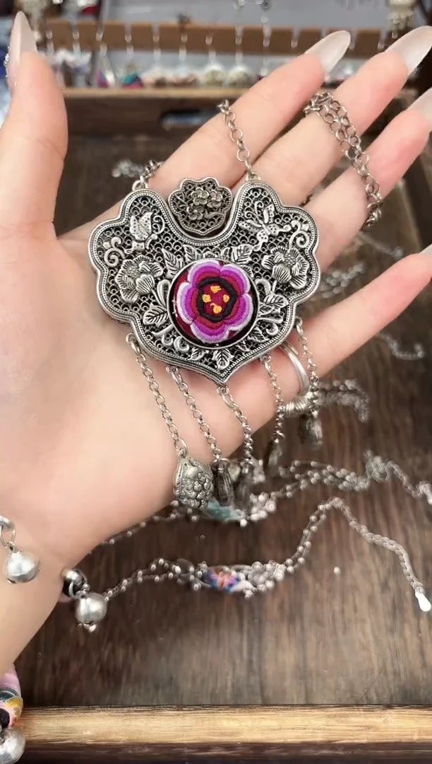 织绣民族风非遗老绣饰品412