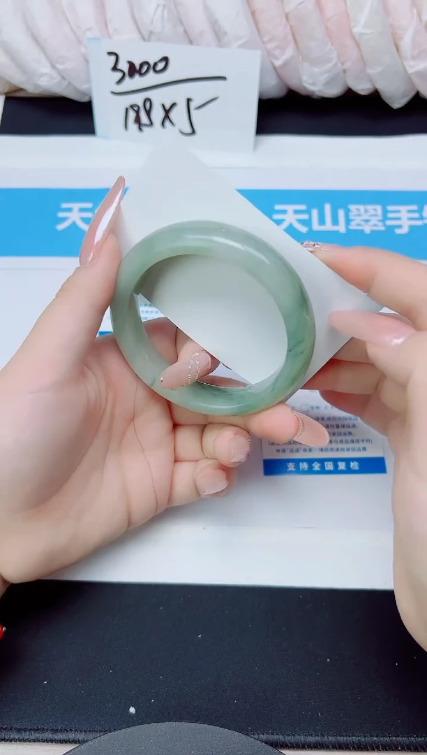 石英质玉手镯未镶嵌116/56.4