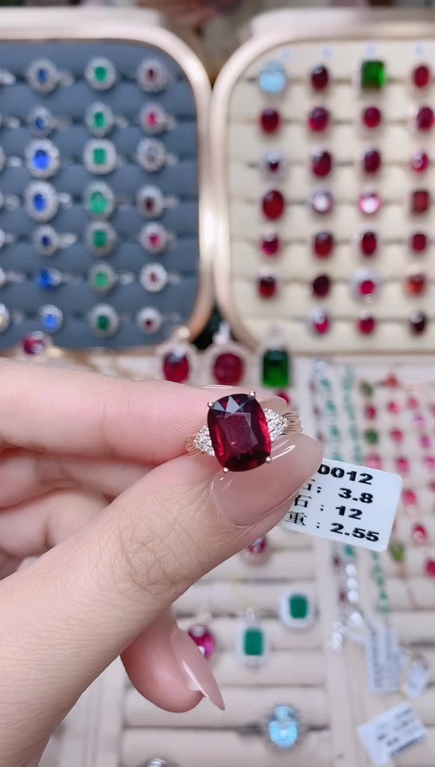 18K金镶嵌碧玺戒指碧玺3.8CT