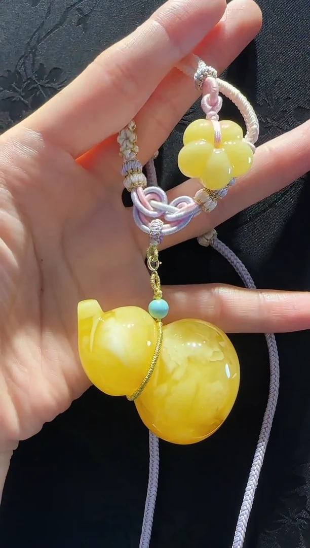 蜜蜡颈饰18K金镶嵌葫芦款吊坠