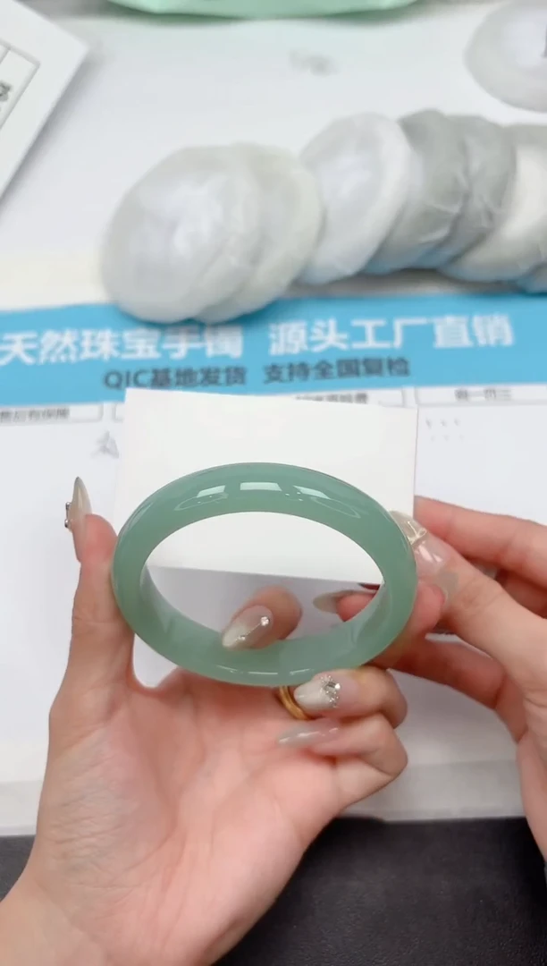 未镶嵌手镯石英质玉182-62.7