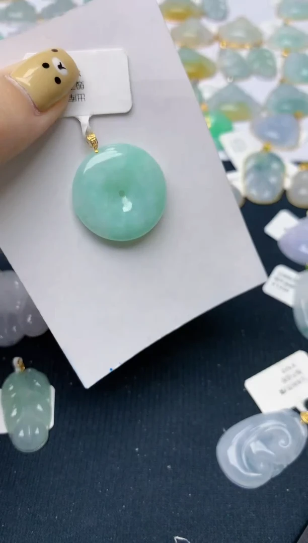 翡翠18K金镶嵌颈饰天然翡翠A货