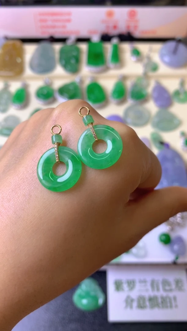 吊坠(不含链)18K金镶嵌翡翠快**笑吊坠