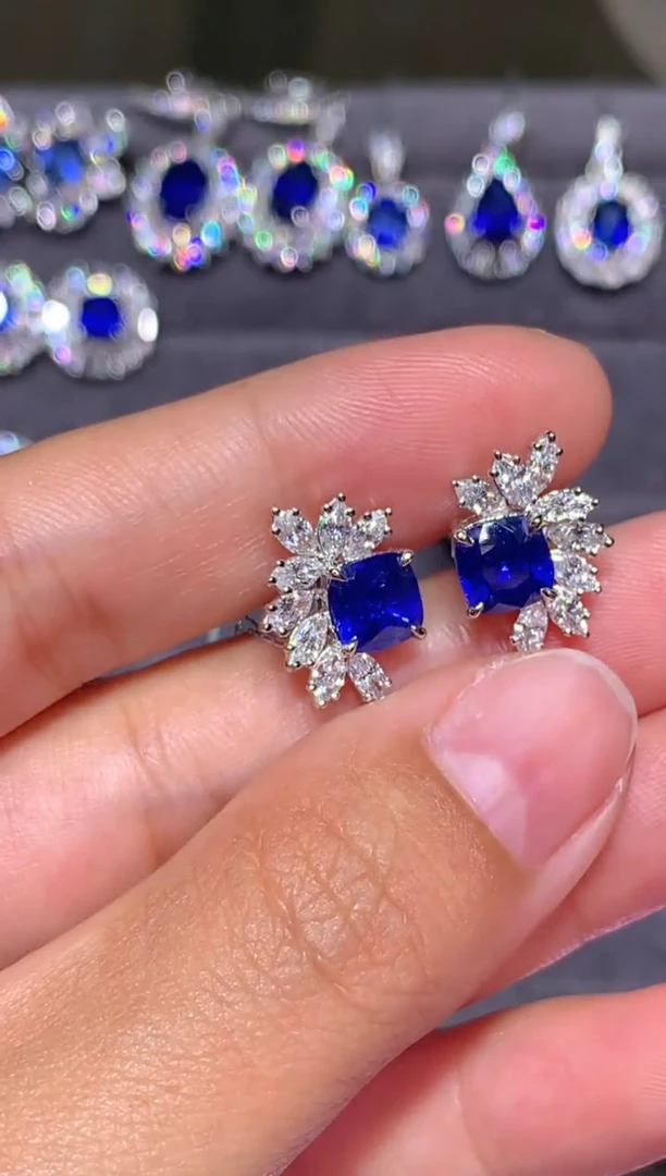 耳钉蓝宝石18K金镶嵌2.4CT