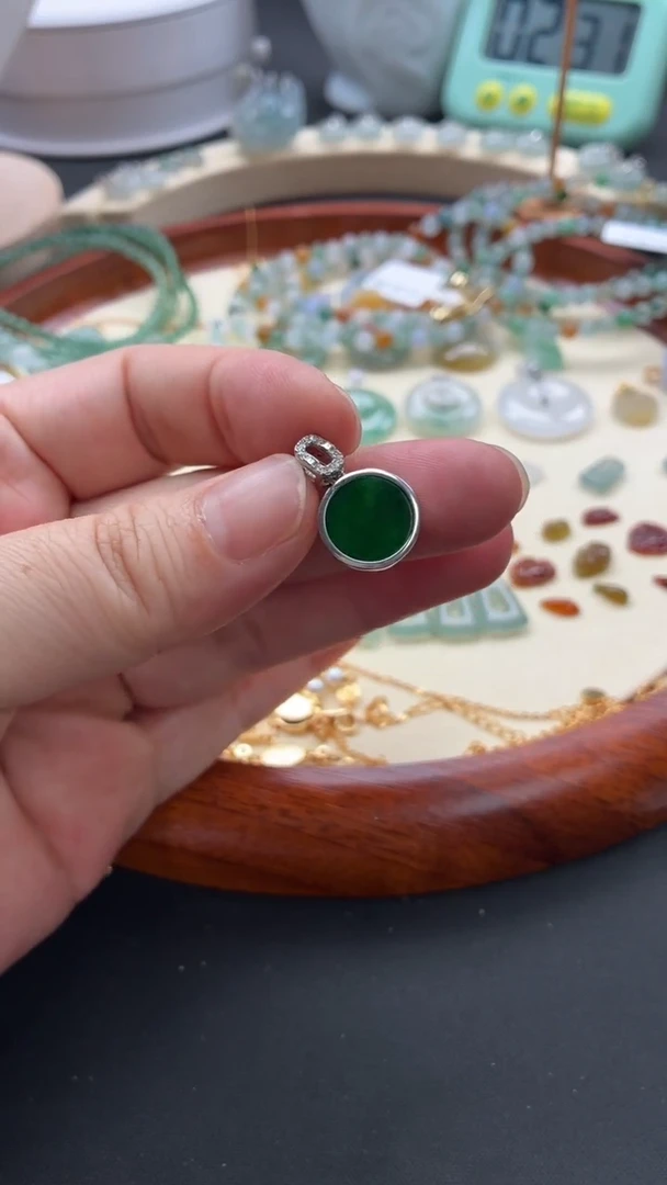 翡翠银S925镶嵌颈饰翡翠镶嵌无事牌