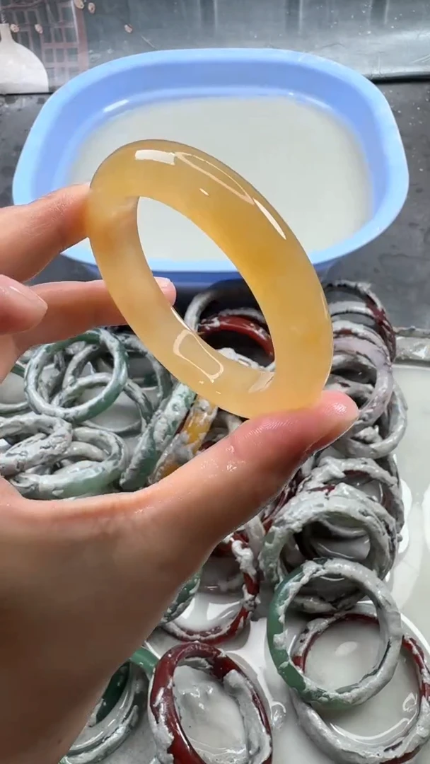 石英质玉手镯未镶嵌48