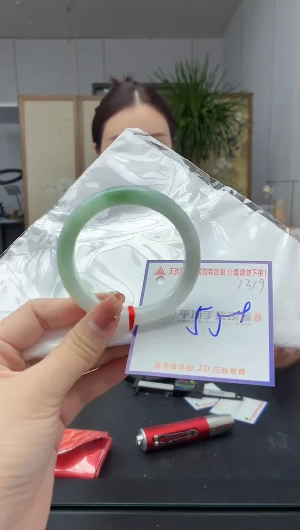 未镶嵌手镯翡翠750.00