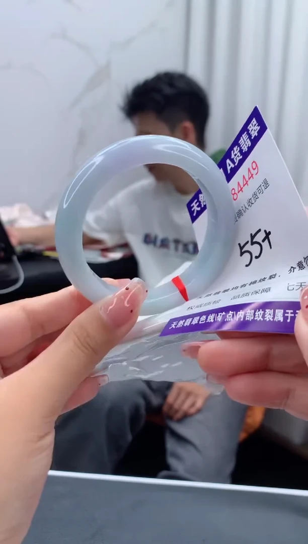 未镶嵌手镯翡翠有纹，完美者勿拍