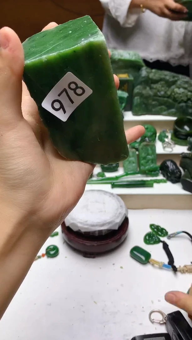 和田玉（碧玉）未镶嵌珠宝半成品0