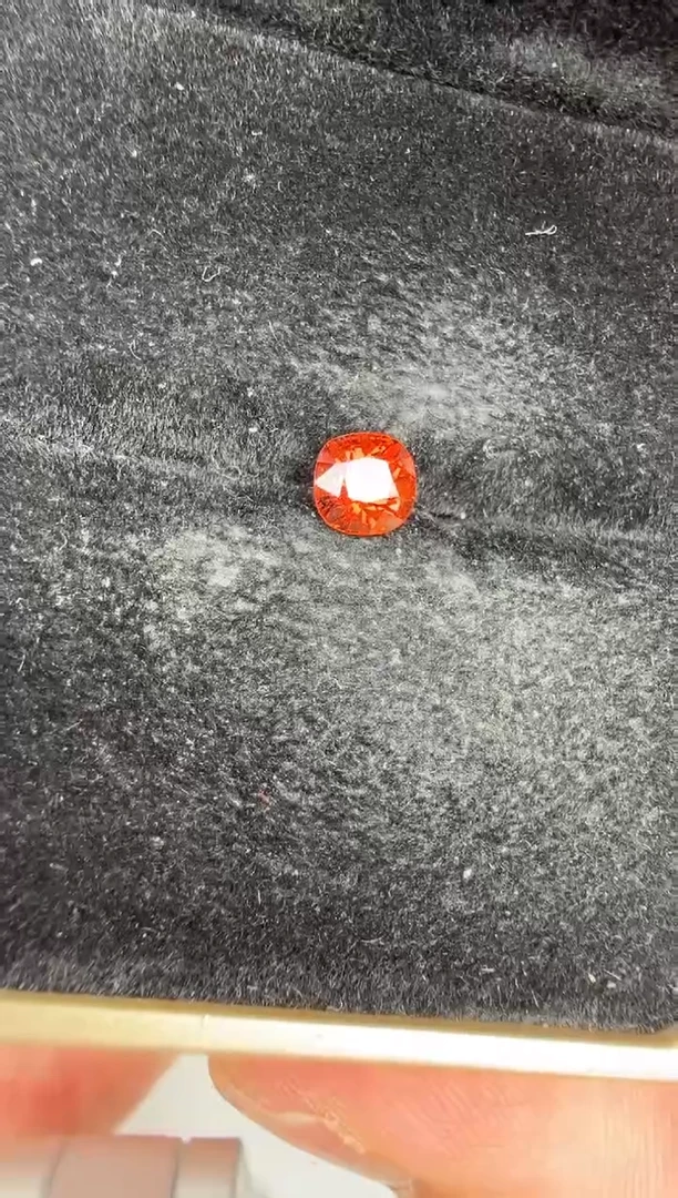 裸石未镶嵌尖晶石0.8ct-A0159