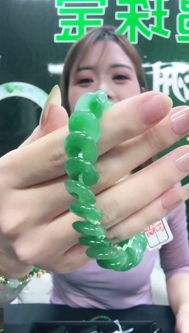 未镶嵌1石英质玉（非洲翠）拥**重/6052