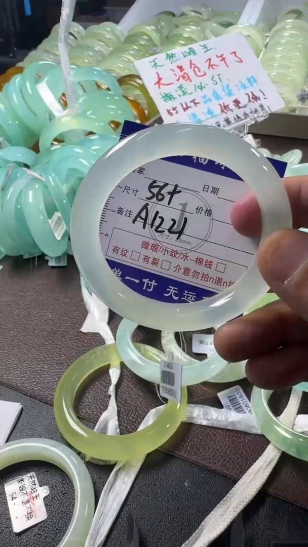 未镶嵌蛇纹石玉手镯1