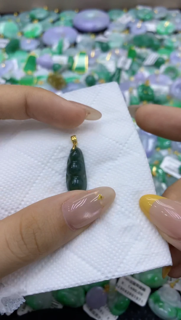 颈饰未镶嵌翡翠天然缅甸翡翠A货