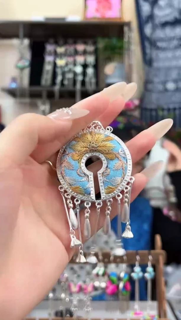 织绣民族风非遗老绣饰品744