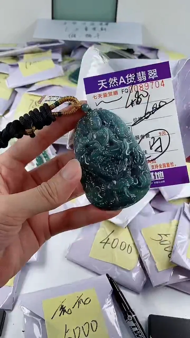 翡翠未镶嵌颈饰