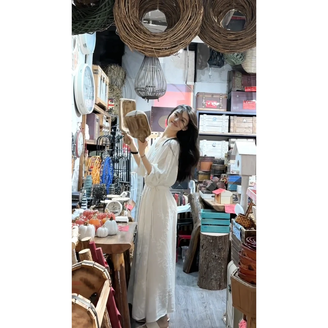 法式温柔风白色连衣裙女2025年夏季新款高级感气质收腰显瘦长裙子