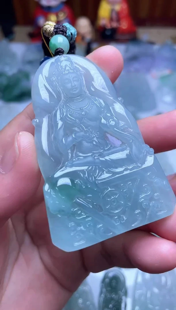 颈饰未镶嵌翡翠观音