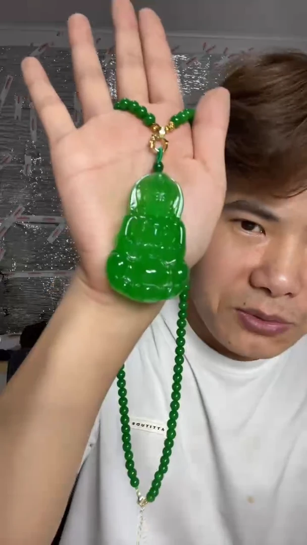 吊坠(赠链)未镶嵌翡翠满绿大观音