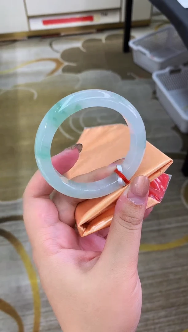 翡翠手镯未镶嵌翡翠手镯102