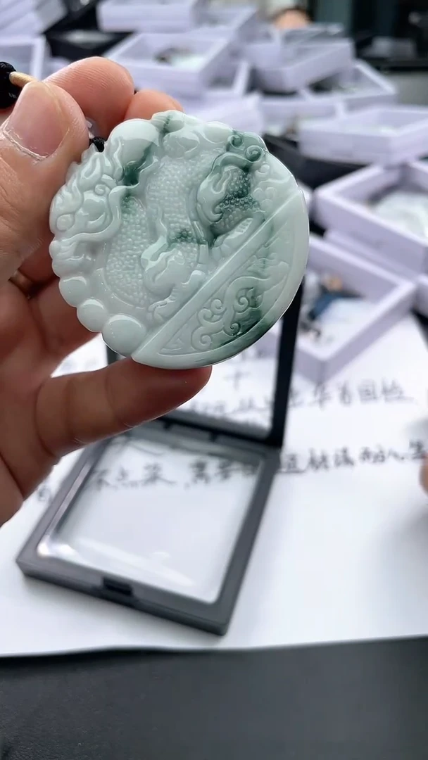 翡翠未镶嵌颈饰..../7/25/ 201