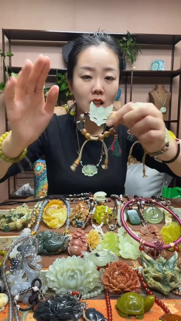 未镶嵌岫玉颈饰多样性发货发其中之一