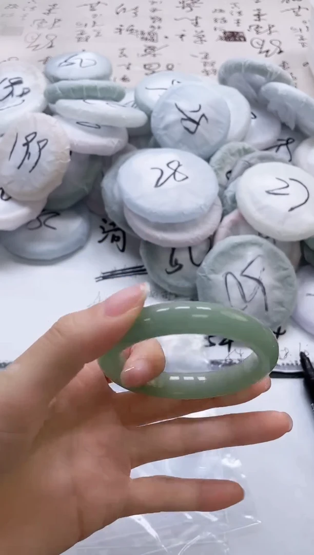 未镶嵌手镯石英质玉247-56