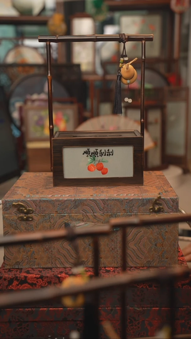 扇子胡桃木纸巾盒 紫竹手柄 宽度18CM 高度30CM