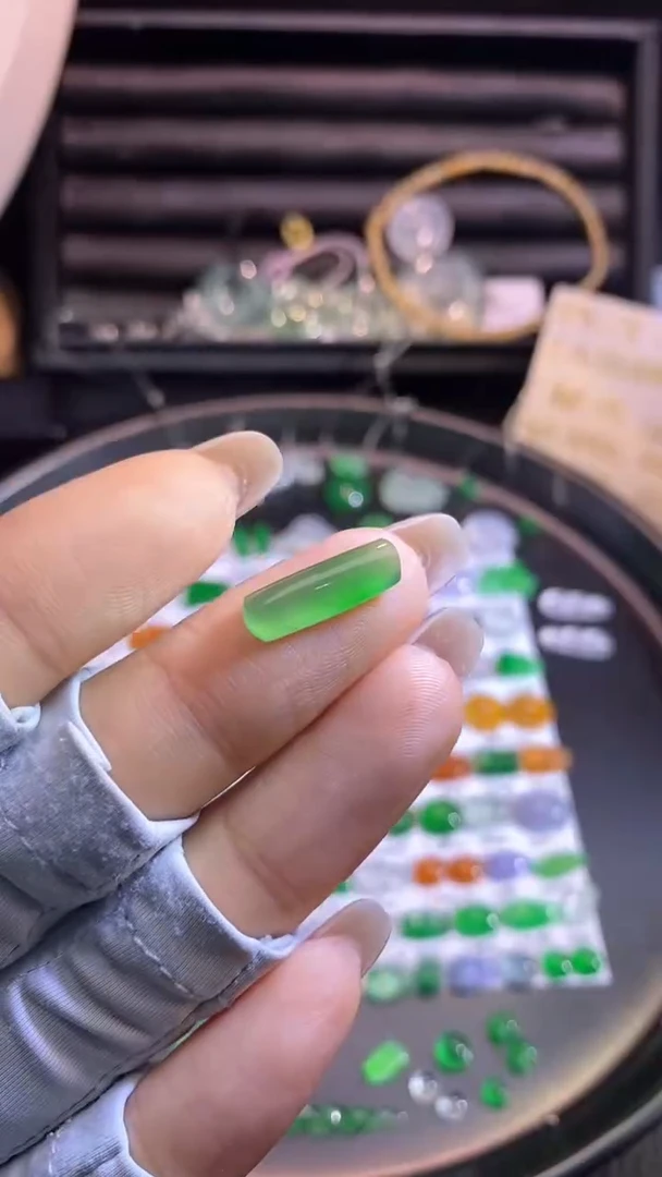 翡翠挂件未镶嵌牌