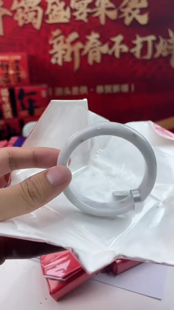 【闪购商品】翡翠手镯未镶嵌7翡翠手镯（微瑕）