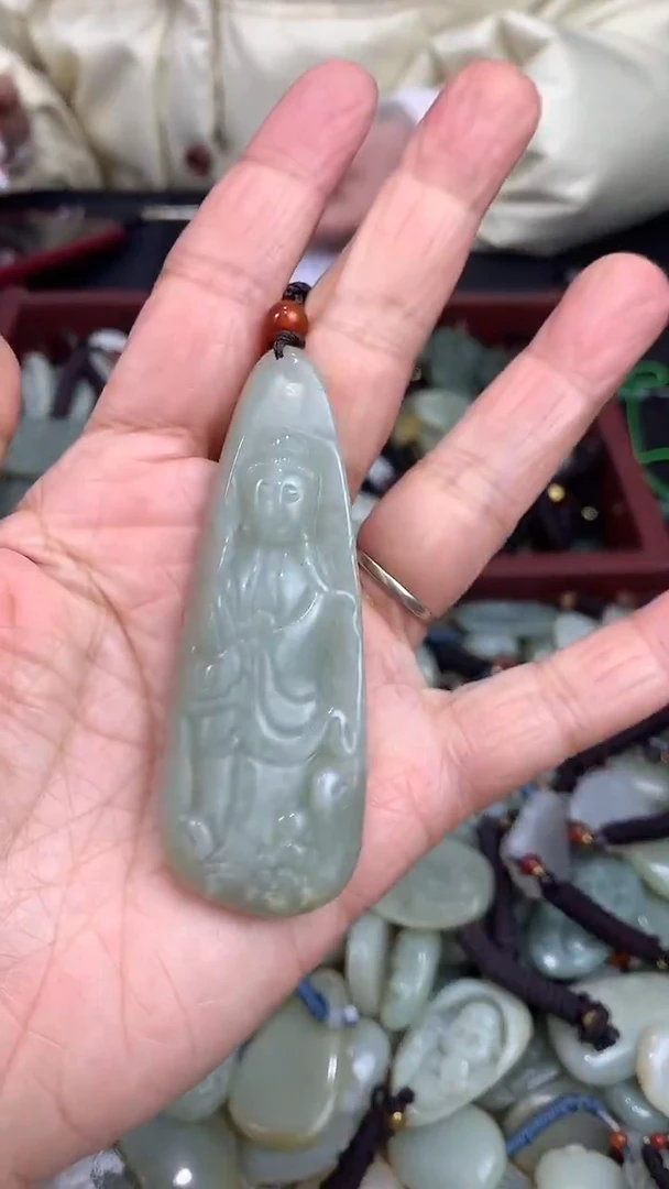 颈饰未镶嵌和田玉（多样性发一件）没有证书有瑕