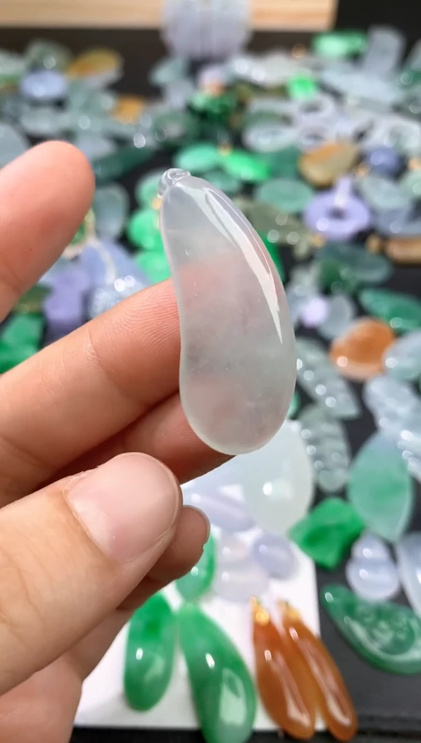 颈饰未镶嵌翡翠吊坠