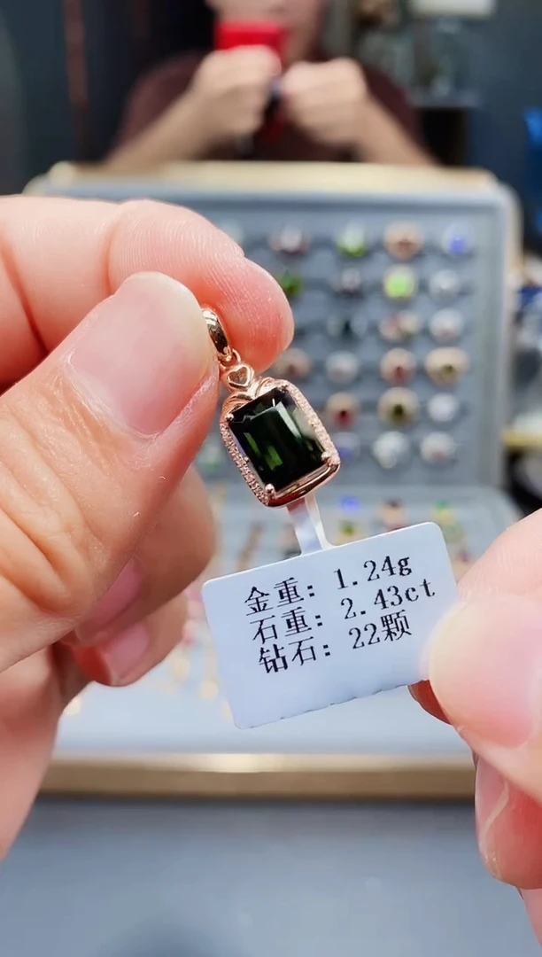 颈饰18K金镶嵌碧玺2.43.