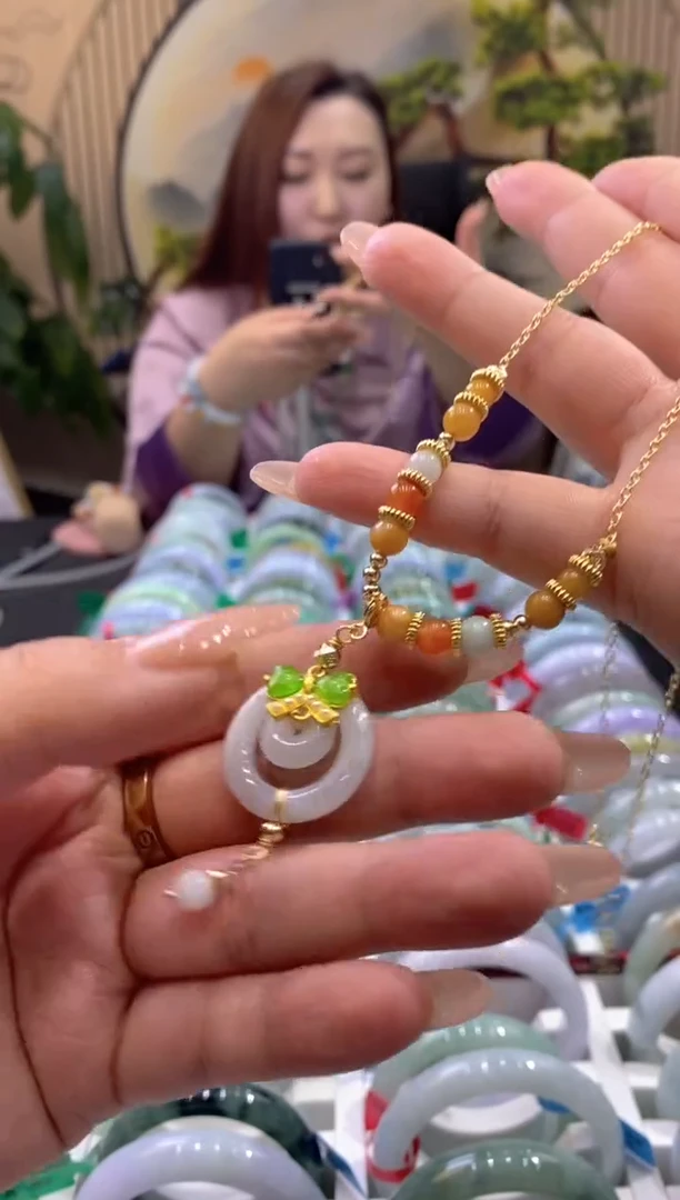 【闪购商品】翡翠合金吊坠(赠链)00008929多样性发货