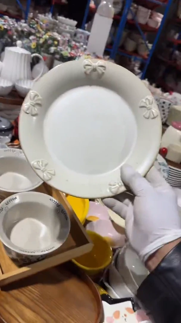 陶瓷蝴蝶结深盘微瑕 凑满20元包邮