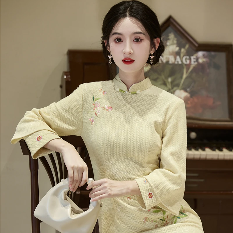 新中式长款长袖旗袍日常2025新款低开衩旗袍百搭黄色气质复古修身