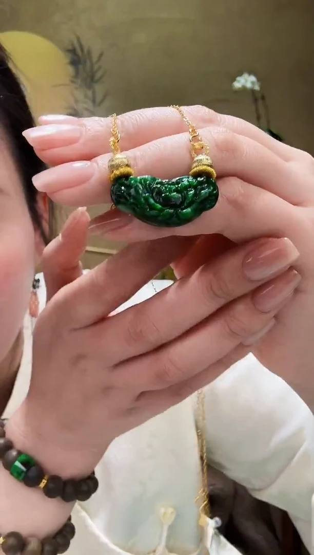 颈饰未镶嵌翡翠吊坠