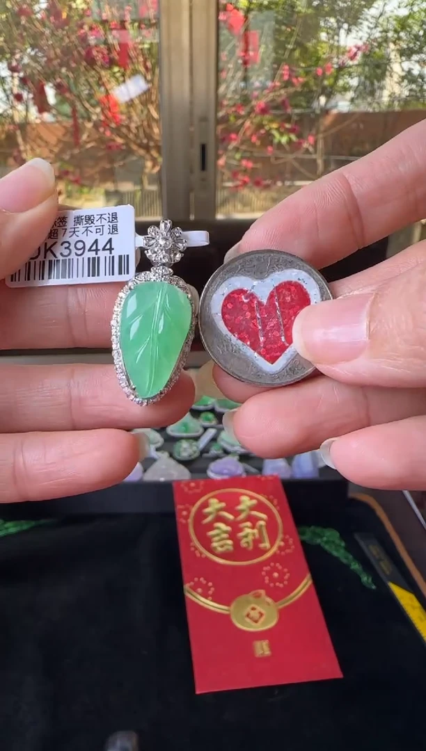 【闪购商品】翡翠颈饰18K金镶嵌DK3944冰绿叶子