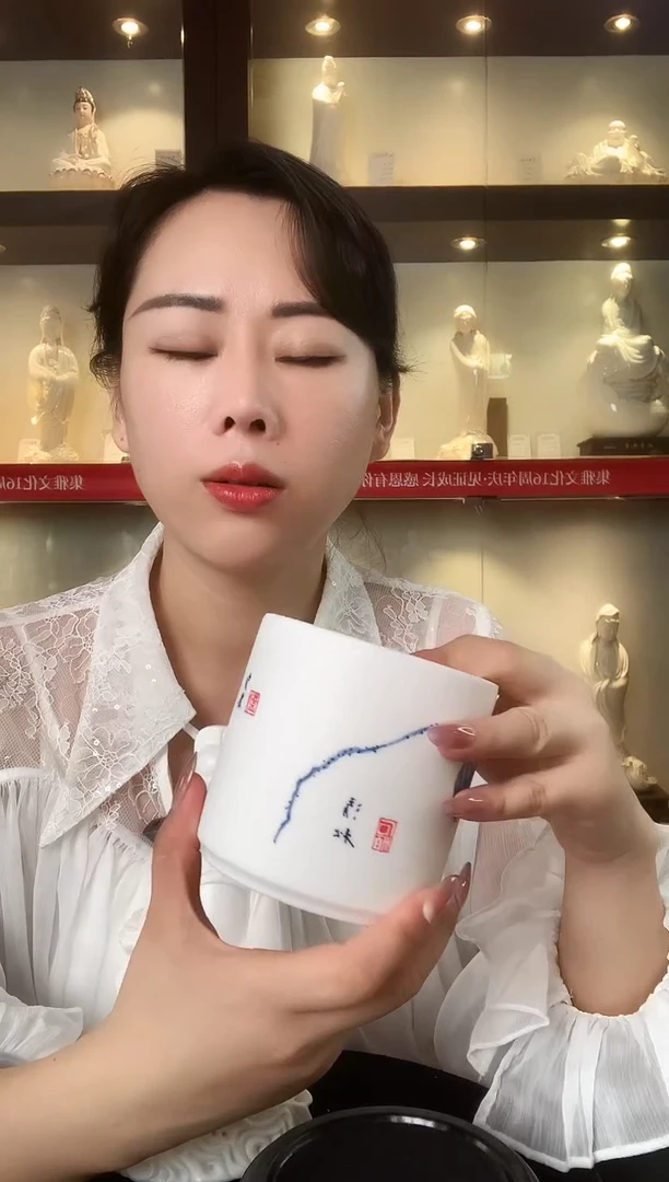 摆件德化瓷清秋手绘笔筒