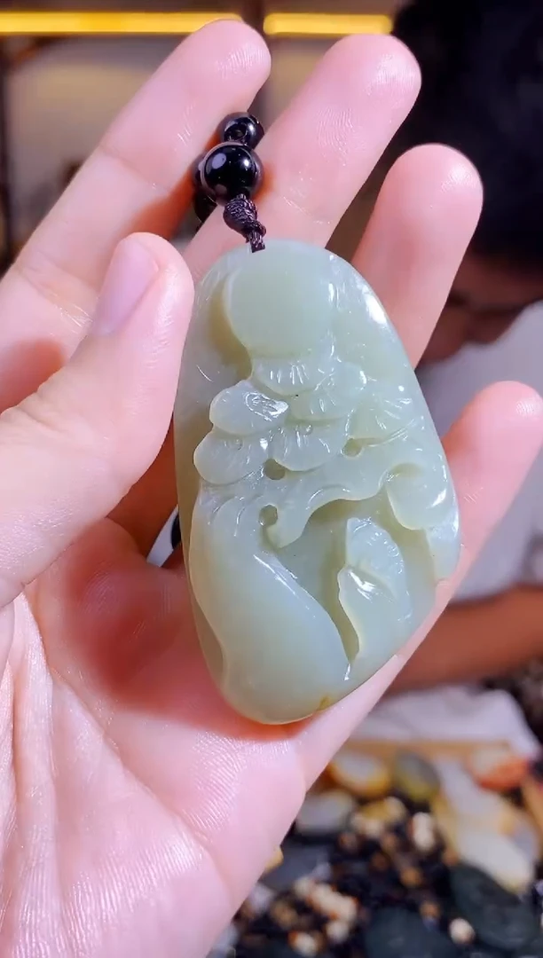 和田玉未镶嵌颈饰1