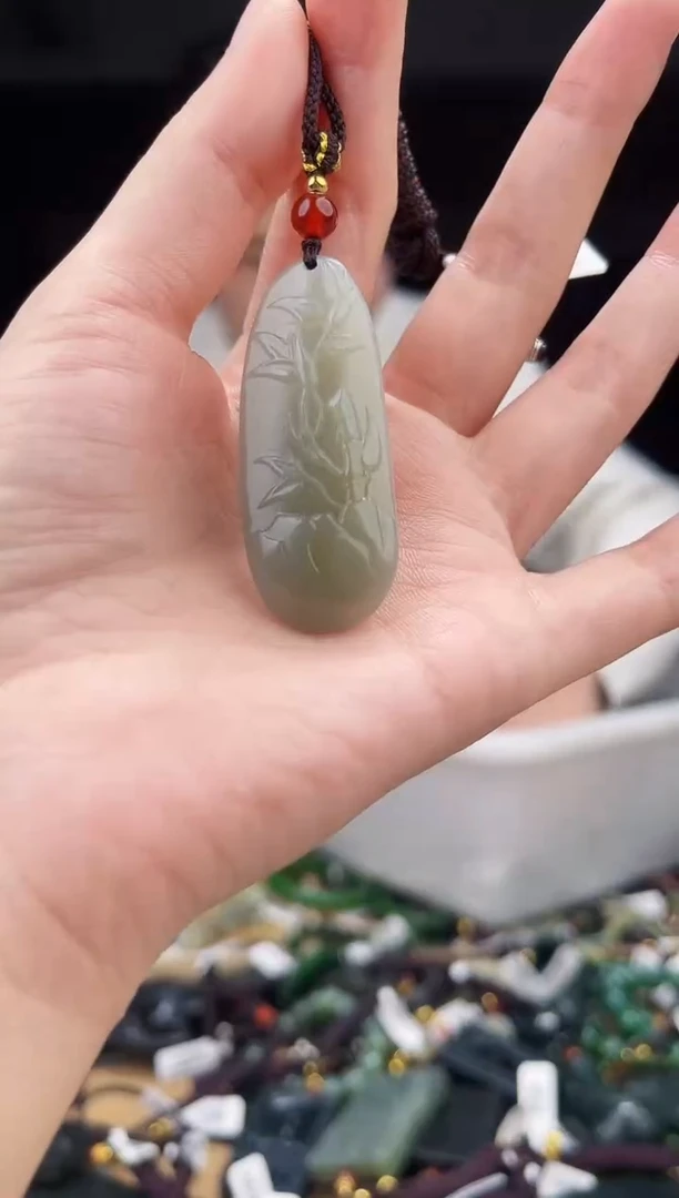 颈饰未镶嵌和田玉1