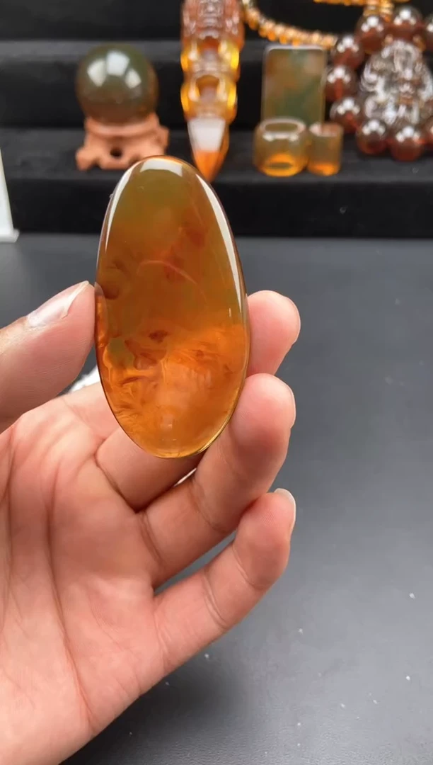 【闪购商品】琥珀颈饰未镶嵌金棕珀随形吊坠