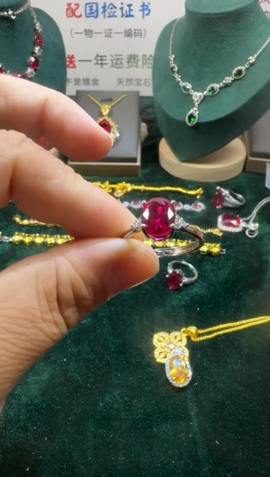 18K金镶嵌戒指红宝石0