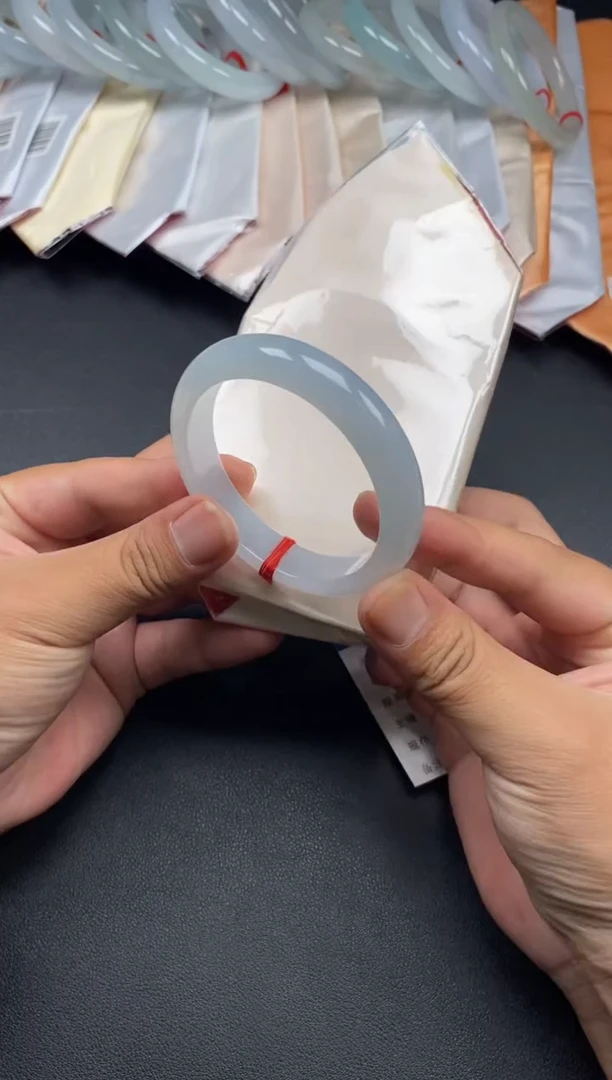 翡翠手镯（圆镯）未镶嵌55-56戴