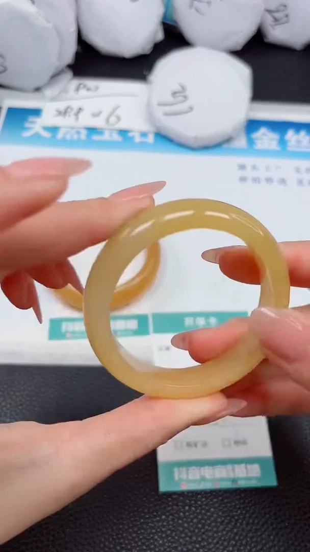 【闪购商品】石英质玉手镯未镶嵌554