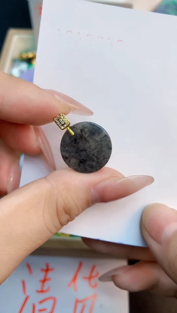 翡翠未镶嵌颈饰1